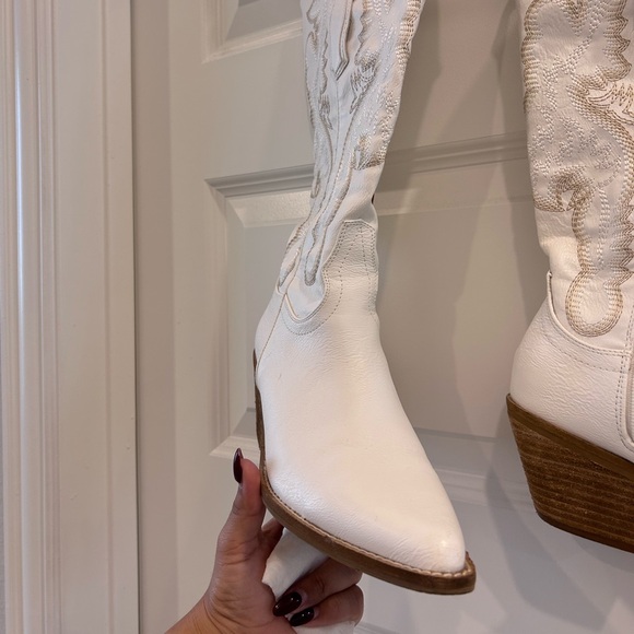White Cowgirl Boots - Picture 5 of 5
